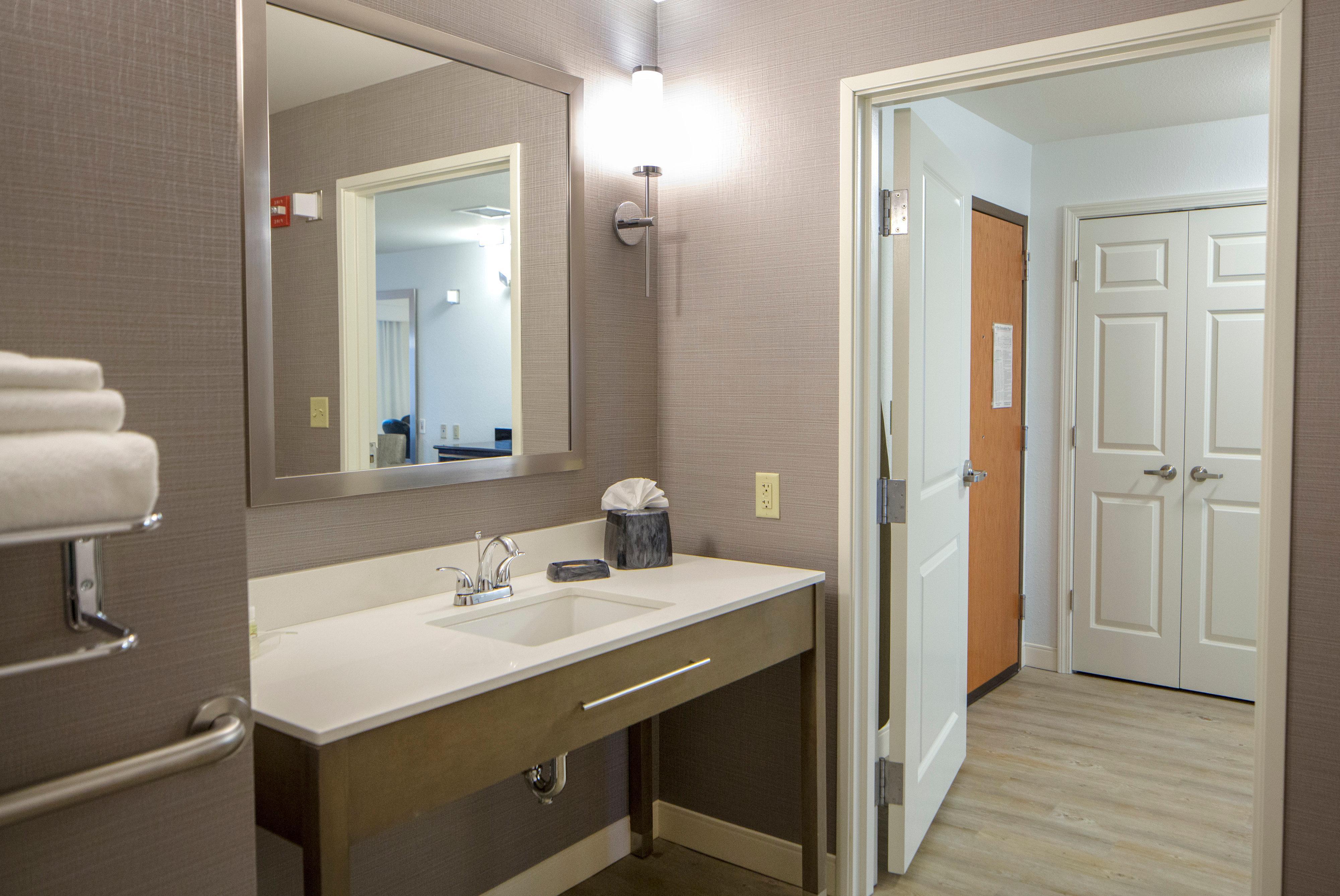 Holiday Inn Hotel & Suites Bloomington Airport By Ihg Exterior foto